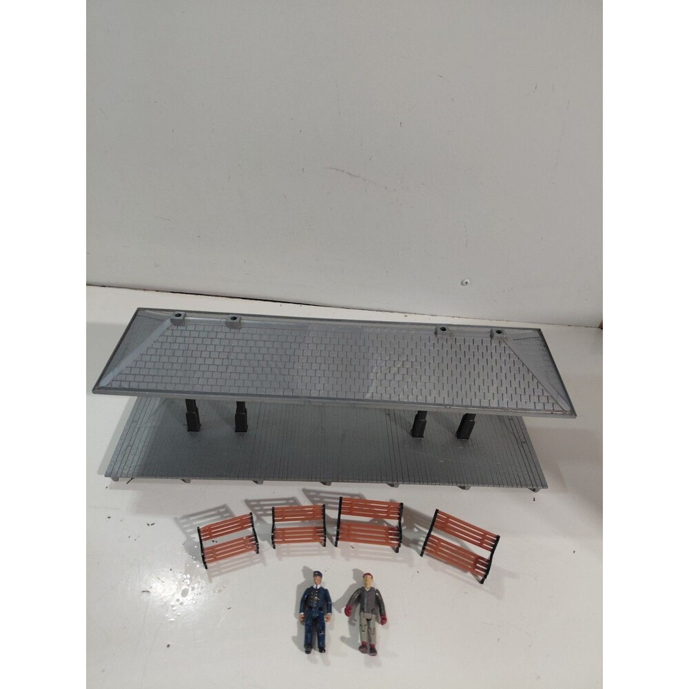 K- Line O Gauge Model Railroad Scenery Station Platform w/Benches & Figures